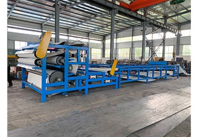 污泥處理選擇帶式壓濾機(jī)，環(huán)保與經(jīng)濟(jì)雙贏(yíng)！